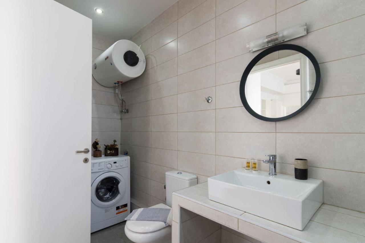 Classic Apartment For 4 People A เอเธนส์ ภายนอก รูปภาพ