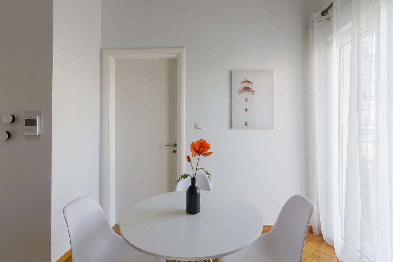 Classic Apartment For 4 People A เอเธนส์ ภายนอก รูปภาพ